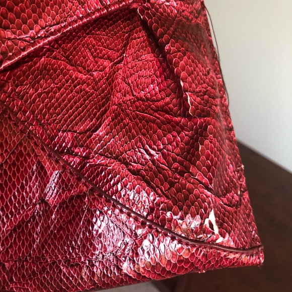 WHBM red patent envelope clutch - Picture 4 of 8